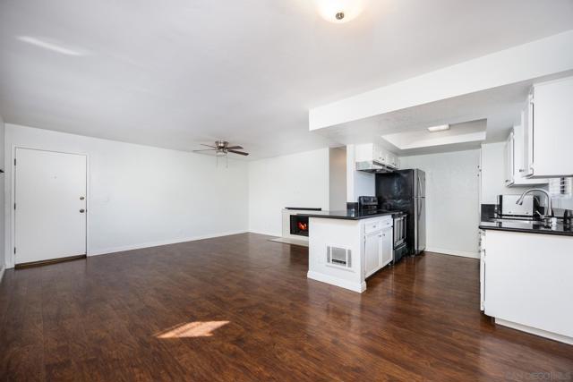2852 C St, San Diego CA: https://media.crmls.org/mediaz/8238c204-51ce-461b-8d68-4666f6393e61.jpg