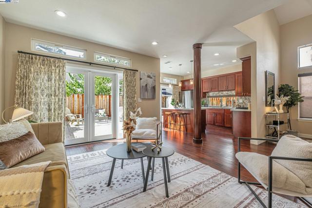 5406 Ontario Cmn, Fremont CA: https://media.crmls.org/mediaz/823a488f-d60e-429a-bb8d-1bc9e0591167.jpg