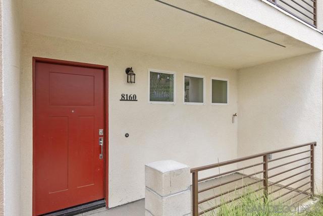 8160 Golden Ave, Lemon Grove CA: https://media.crmls.org/mediaz/823b1aac-96af-436a-a572-91a75734e1b7.jpg