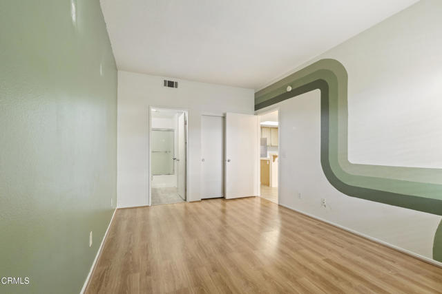 2091 Blackberry Circle, Oxnard CA: https://media.crmls.org/mediaz/823b2780-6e07-4abf-ab3d-56f064e55491.jpg
