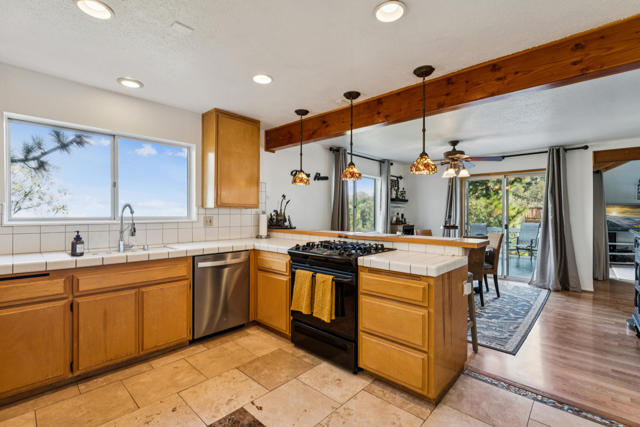 1287 Sequoia Drive, Lake Arrowhead, CA 92352