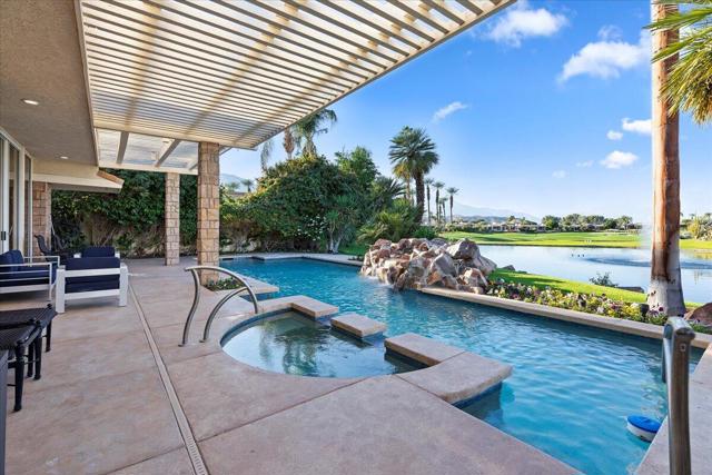 2 Deerfield Court, Rancho Mirage CA: https://media.crmls.org/mediaz/823b990b-2cf5-4127-bb07-3cc639453b6d.jpg