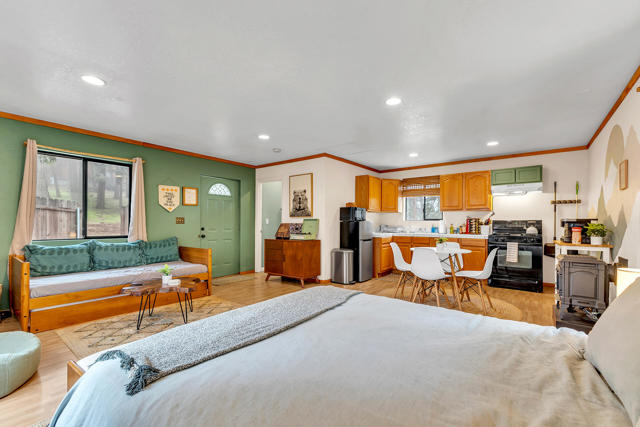 53962 Marian View Drive, Idyllwild CA: https://media.crmls.org/mediaz/823bc0ca-09d0-45bb-b4ca-d30f1142fd9e.jpg