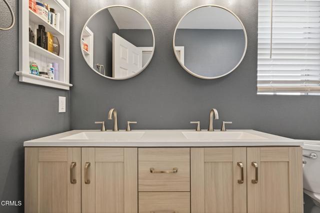 5004 Ladera Vista Drive, Camarillo CA: https://media.crmls.org/mediaz/823bcba8-a728-4c84-bef7-a9a5b6151356.jpg