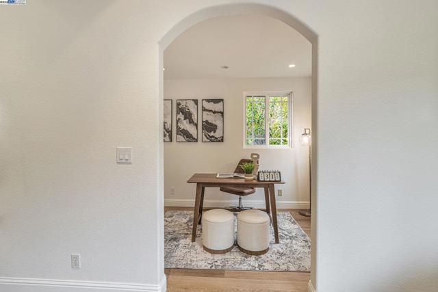 19052 Mount Lassen Drive, Castro Valley CA: https://media.crmls.org/mediaz/823be32a-a06d-4734-b4b8-327ac852d71a.jpg