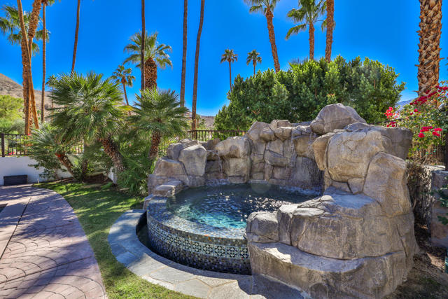 3330 Andreas Hills Drive, Palm Springs CA: https://media.crmls.org/mediaz/823c2b35-b3e4-4ebb-a2a3-23a5e3e9778b.jpg
