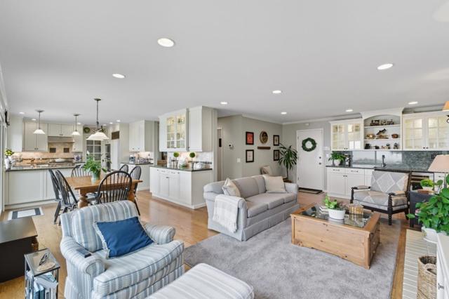 7 Somerset Court, Belmont CA: https://media.crmls.org/mediaz/823c9a8a-b380-4b66-ac82-3c884d89bfdc.jpg