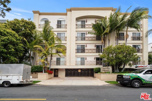 1722 Malcolm Avenue, Los Angeles CA: https://media.crmls.org/mediaz/823cad09-9ce6-4431-a19c-f86b525ebdb8.jpg