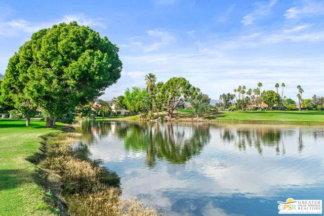 138 Desert West, Rancho Mirage CA: https://media.crmls.org/mediaz/823cc328-3f7c-452f-9789-5bb3cf9eeaed.jpg