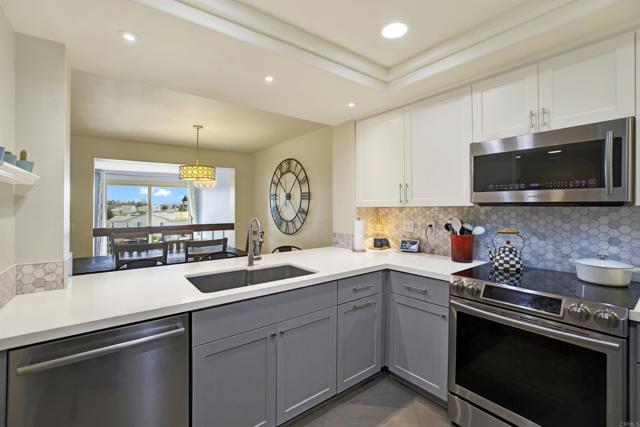 Detail Gallery Image 7 of 33 For 1337 Gary Ln, Escondido,  CA 92026 - 2 Beds | 2/1 Baths