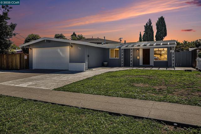 27675 Portsmouth Ave, Hayward CA: https://media.crmls.org/mediaz/823dd7ea-1a14-4cf6-aadd-5ca61991eff1.jpg