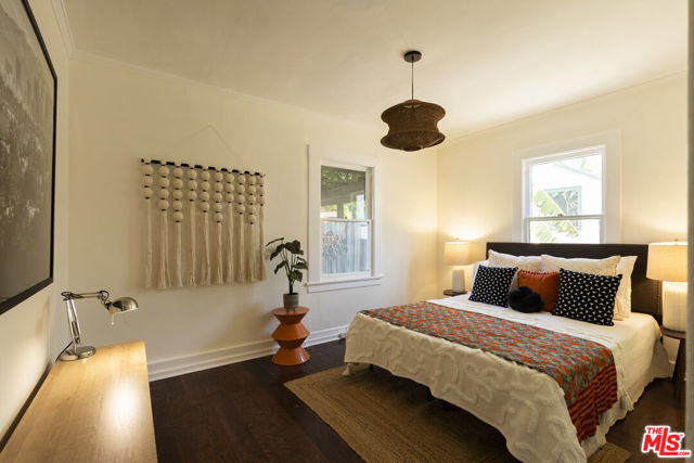 3010 11th Avenue, Los Angeles CA: https://media.crmls.org/mediaz/823dfcaf-4af9-437d-b25e-25569329b809.jpg