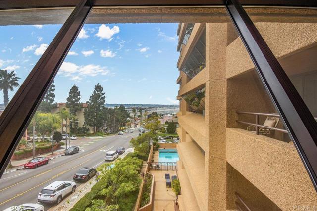 230 W Laurel Street, San Diego CA: https://media.crmls.org/mediaz/823e51f4-3e3c-4dac-b102-7ff770121cc0.jpg