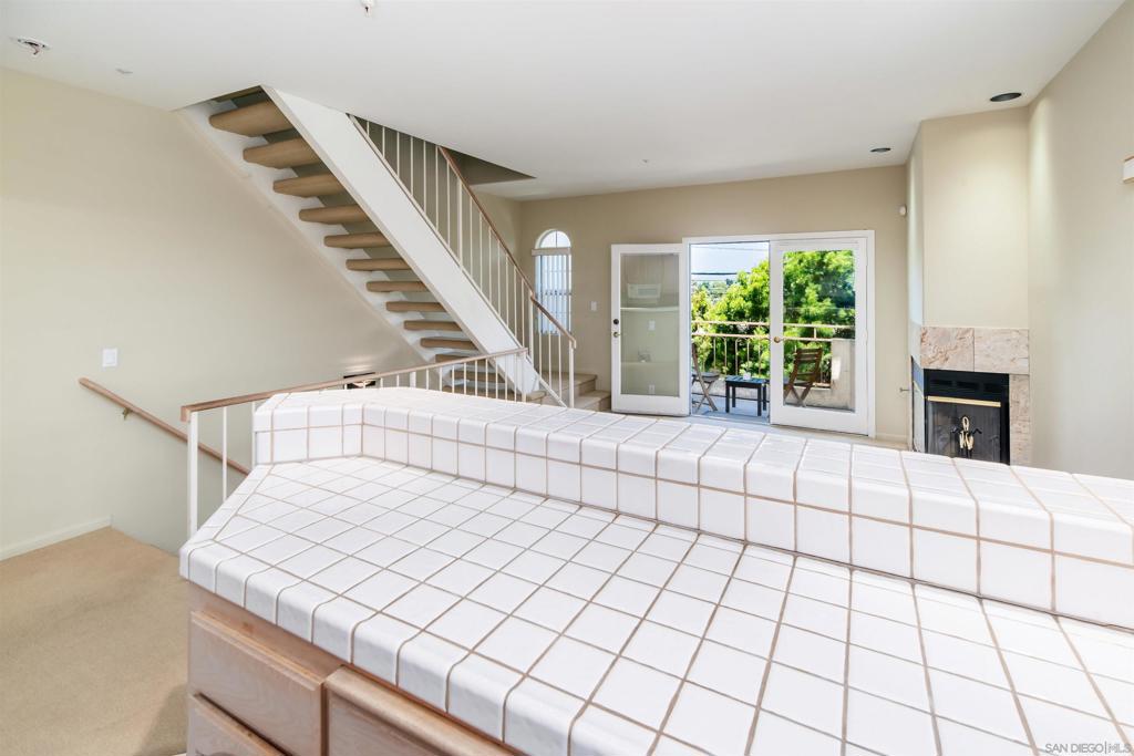 919 W Lewis St - photo 2