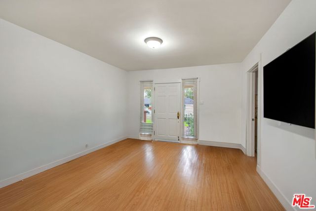 7231 Vanalden Avenue, Reseda CA: https://media.crmls.org/mediaz/823fade2-e83a-49f8-bb06-1163e9b2a33e.jpg