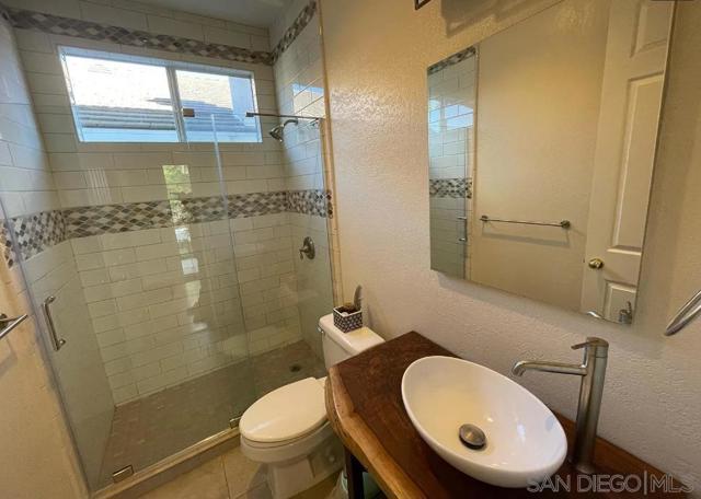 1863 Almagro Ln, Escondido CA: https://media.crmls.org/mediaz/823fda6c-3aa4-454a-a770-5b848b67499b.jpg