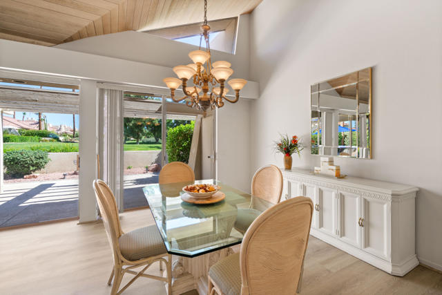212 S Kavenish Drive, Rancho Mirage CA: https://media.crmls.org/mediaz/823fed76-b625-45b3-b029-2c255b92308c.jpg