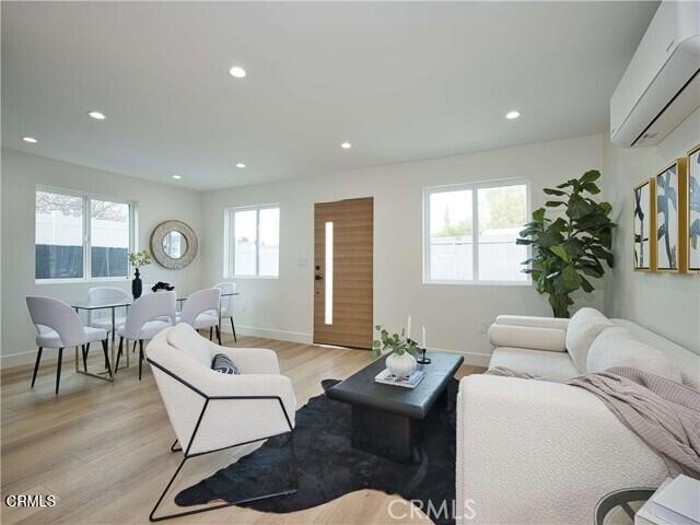 Detail Gallery Image 3 of 11 For 7219 Fallbrook Ave, West Hills,  CA 91307 - 3 Beds | 3/1 Baths