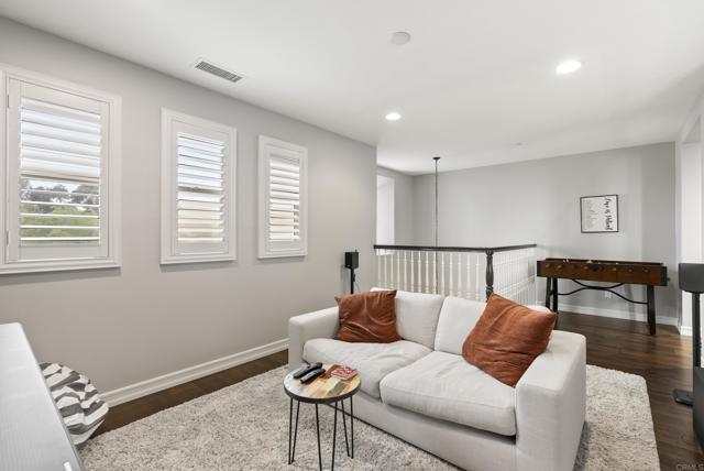 1017 Scarlet Way, Encinitas CA: https://media.crmls.org/mediaz/8240c9f1-255b-4d64-9db7-01c1d22780e4.jpg