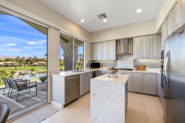 502 Desert Holly Drive, Palm Desert CA: https://media.crmls.org/mediaz/82410b56-cc24-4820-9c41-77670d928f81.jpg