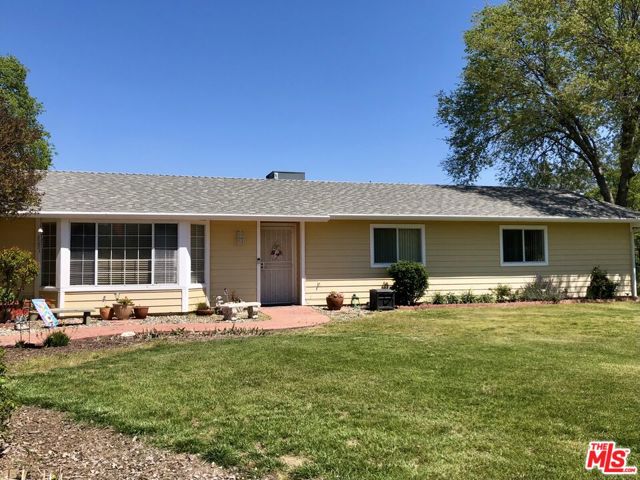 31229 Rolling Meadow Court, Coarsegold CA: https://media.crmls.org/mediaz/8241df45-af8d-4dd2-9d2c-1246832058b0.jpg