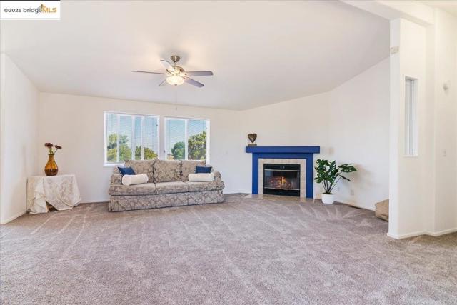 2325 Taylor Rd, Bethel Island CA: https://media.crmls.org/mediaz/82421354-871c-4d6e-81a7-adddbb63e522.jpg