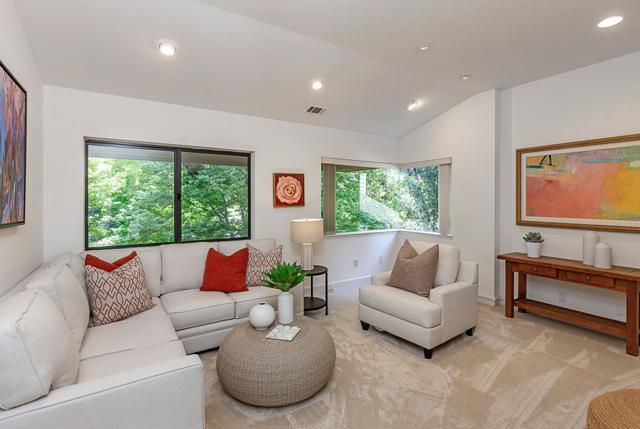 3 Oak Forest Court, Portola Valley CA: https://media.crmls.org/mediaz/8242c576-33af-4da7-b666-c4ff3a15d69f.jpg