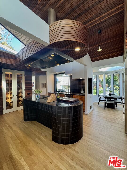 720 Brooktree Road, Los Angeles CA: https://media.crmls.org/mediaz/8242f321-b0fe-405f-984b-b6870682ec1f.jpg