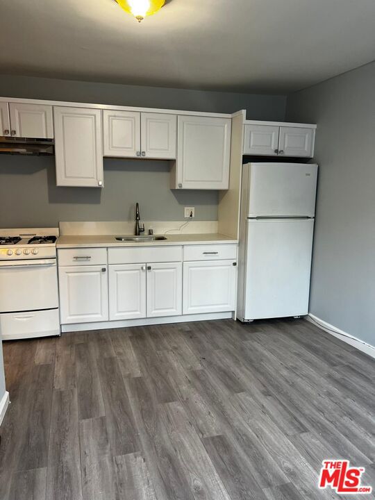 11472 VENTURA, Studio City CA: https://media.crmls.org/mediaz/82435fe0-e70f-44ce-8f9e-5b64d848c50a.jpg