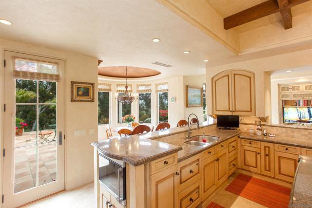 7206 Aviara Drive, Carlsbad CA: https://media.crmls.org/mediaz/82444293-aaca-452d-83b6-bb0a287d9fee.jpg