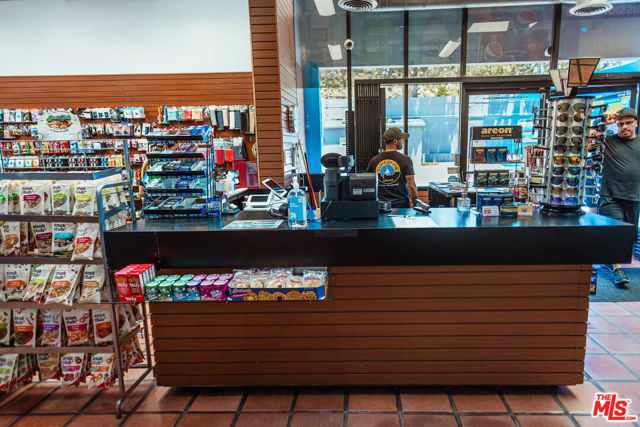 23156 Los Alisos Boulevard, Mission Viejo CA: https://media.crmls.org/mediaz/82446c5d-473e-41d2-af67-0b49705ab299.jpg