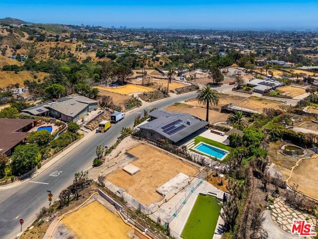 1033 Lachman Lane, Pacific Palisades CA: https://media.crmls.org/mediaz/82447207-ba76-426c-884c-200339aeed9b.jpg