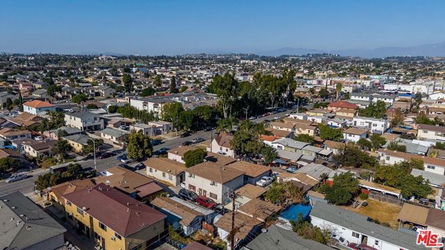 1114 S Kern Avenue, Los Angeles CA: https://media.crmls.org/mediaz/824531da-1b57-49dd-9fe7-6cbed2314f53.jpg