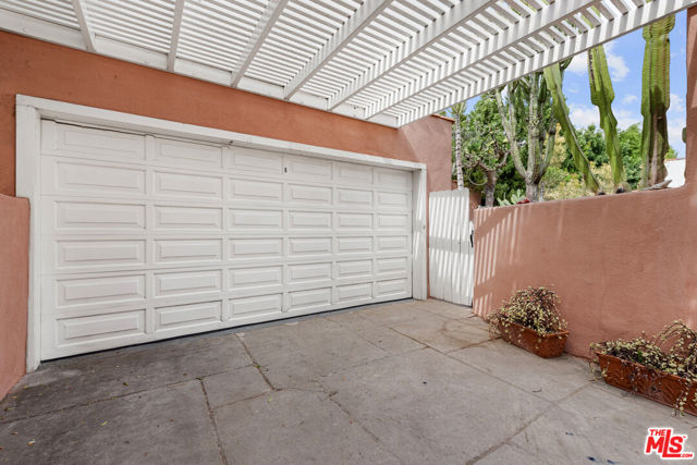 931 S Ogden Drive, Los Angeles CA: https://media.crmls.org/mediaz/824545eb-542f-44c6-ac15-9507bb6a3b57.jpg