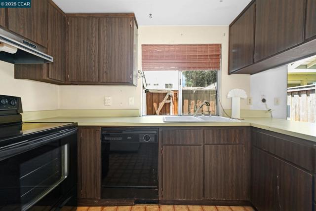 2571 Twin Creeks Dr, San Ramon CA: https://media.crmls.org/mediaz/8245677a-4dd7-46bc-9a47-486958717a22.jpg