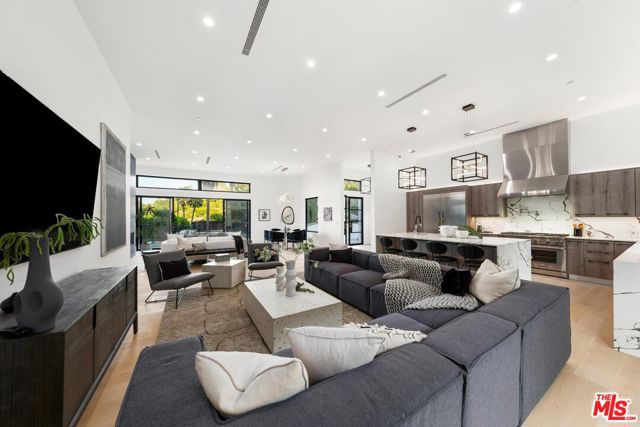 4637 Dunas Lane, Tarzana CA: https://media.crmls.org/mediaz/82458b22-8075-418d-930f-cf478fa8d682.jpg