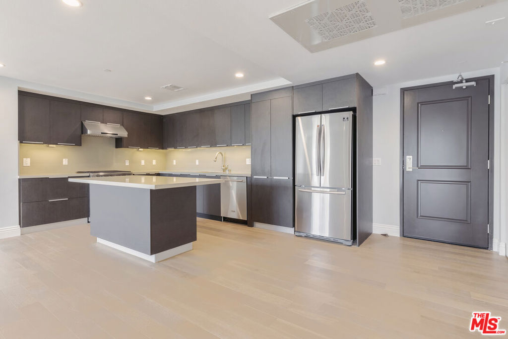 2939 Leeward Avenue #401