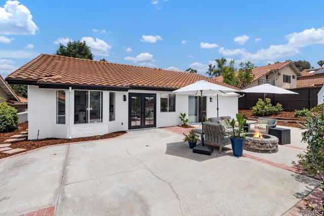 2663 Sutter St, Carlsbad CA: https://media.crmls.org/mediaz/8245fc5d-4bc0-495b-880c-dcc25bb6e220.jpg