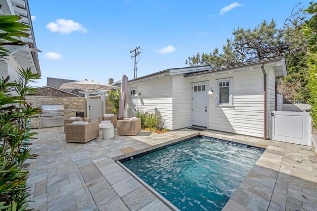 Detail Gallery Image 2 of 13 For 2211 Ocean Front, Del Mar,  CA 92014 - 4 Beds | 4/1 Baths