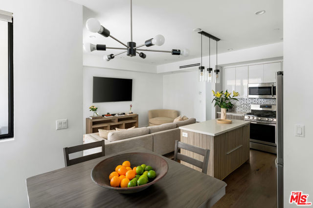 5154 W Redondo Court, Los Angeles CA: https://media.crmls.org/mediaz/8246e968-f9b6-492b-b193-4392132daa95.jpg