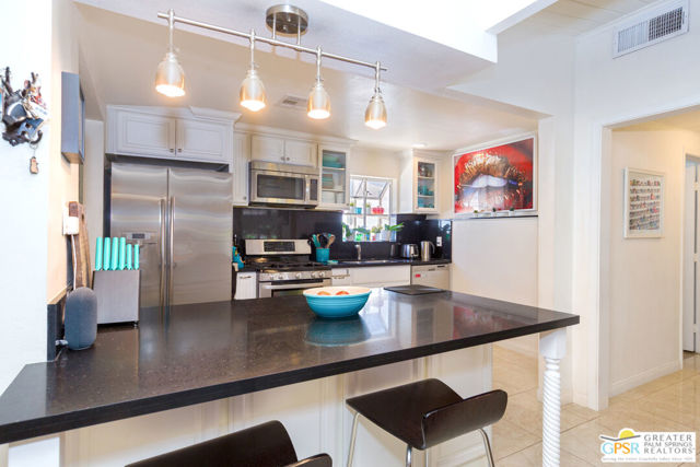 13613 Muscatine Street, Arleta CA: https://media.crmls.org/mediaz/8247133c-dc32-4a1e-90ca-08e9307c5df7.jpg