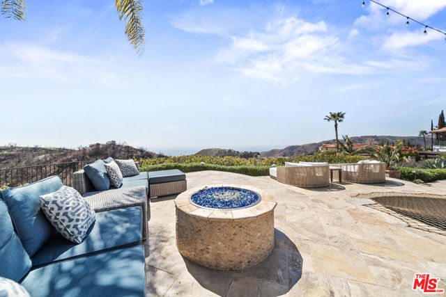 1821 Chastain, Pacific Palisades CA: https://media.crmls.org/mediaz/82478eb7-3bc5-4d91-aef6-acd4c29b7d76.jpg