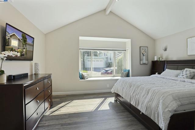 10034 Foxboro Cir, San Ramon CA: https://media.crmls.org/mediaz/8247ad41-021b-43e5-9628-09498406d17a.jpg