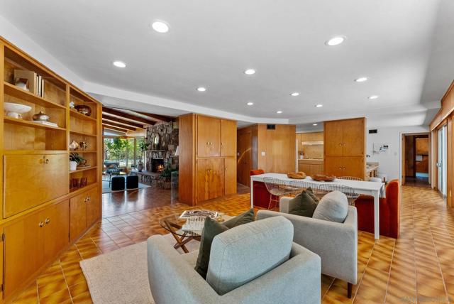 4936 Alzeda Drive, La Mesa CA: https://media.crmls.org/mediaz/82480eb5-ccc7-4973-8063-af9a4a40dbb9.jpg