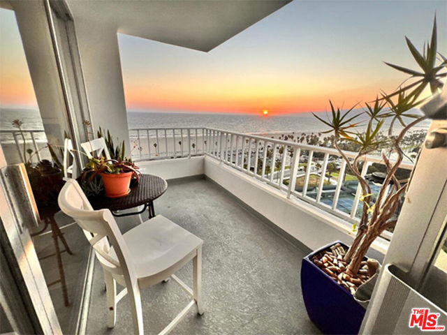 2800 Neilson Way, Santa Monica CA: https://media.crmls.org/mediaz/82483705-9a69-43e6-97e7-548db5d1e74a.jpg
