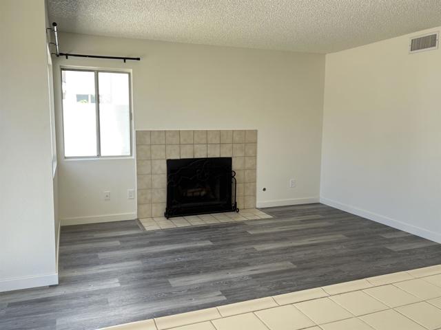 Detail Gallery Image 14 of 41 For 735 Rivertree Dr, Oceanside,  CA 92058 - 4 Beds | 3 Baths