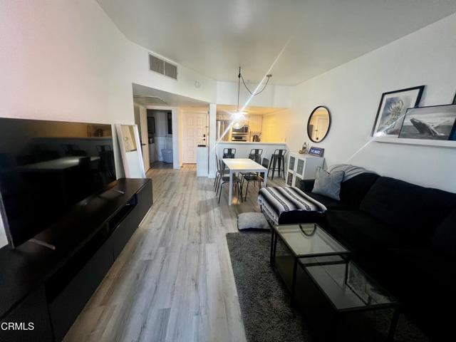 865 B Street, Oxnard CA: https://media.crmls.org/mediaz/82488a70-46f8-450f-a1df-38b2cf761460.jpg