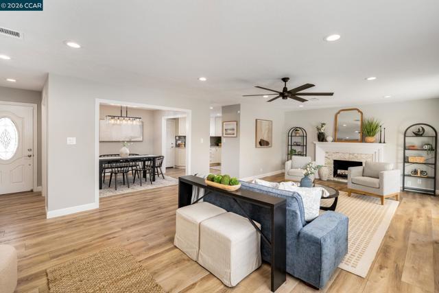 Image 5 of 41 For 3916 Saint Michael Ct