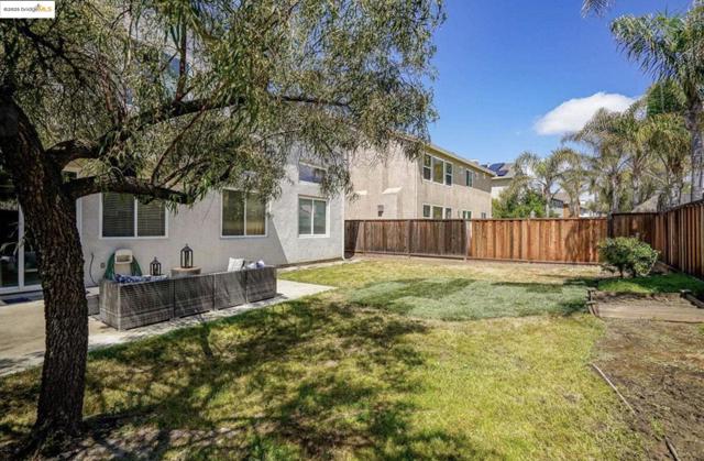 2451 Aberdeen Ln, Discovery Bay CA: https://media.crmls.org/mediaz/82490e21-57c9-4a13-bfb0-03d76fdf46a4.jpg
