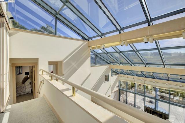 319 Tappan Ter, Orinda CA: https://media.crmls.org/mediaz/82491d37-ff69-45ef-a6b3-9773b8795305.jpg